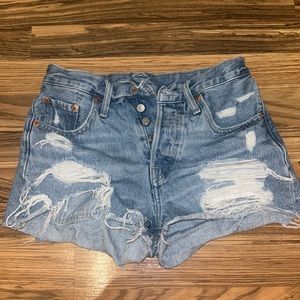 Levi jean shorts 501